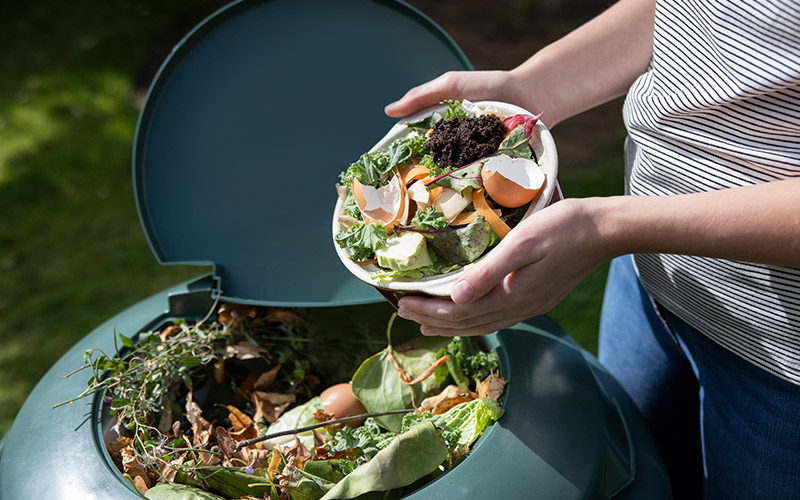 Composting using used coffee grounds